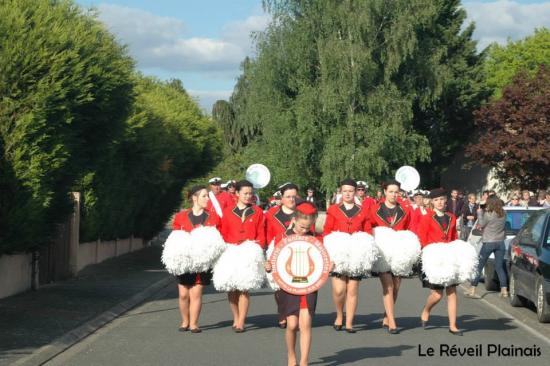 Défilé Requeil (72) Mai 2014