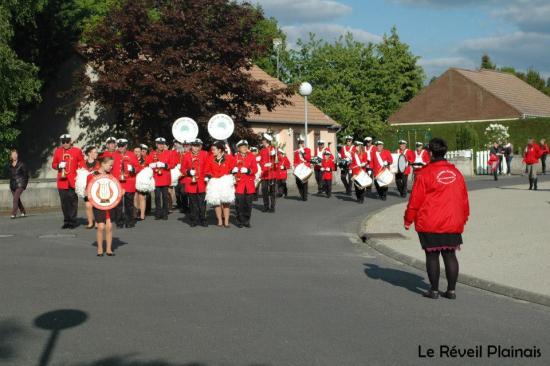 Défilé Requeil (72) Mai 2014