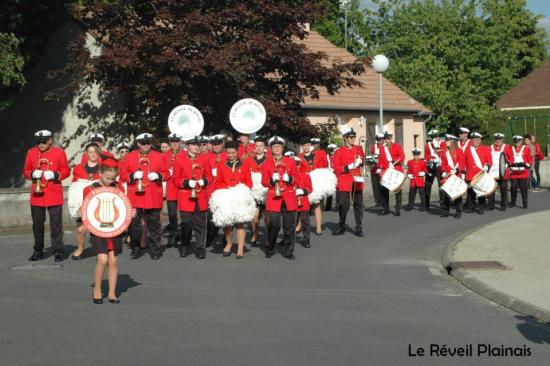 Défilé Requeil (72) Mai 2014