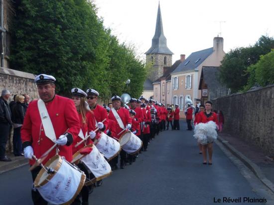 Défilé Requeil (72) Mai 2014