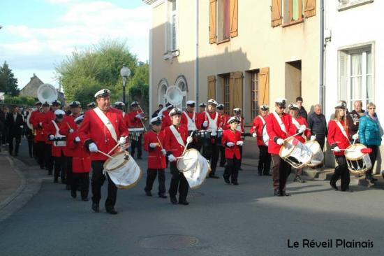 Défilé Requeil (72) Mai 2014